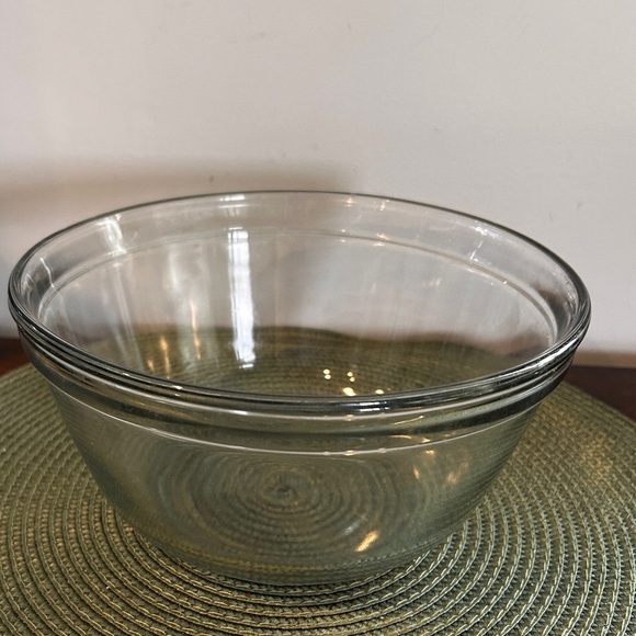 Anchor Hocking Clear Glass Mixing Bowl 2.5 Quart 8.5" Diameter in pristine Shape - Picture 4 of 8